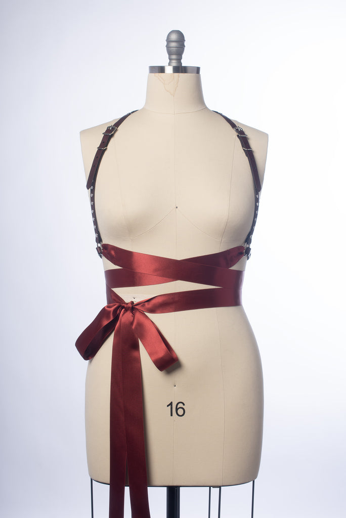 https://www.apatico.net/cdn/shop/files/apatico-studded-contessa-harness-oxblood-leather-burdundy-satin-ribbon-wrap-belt-bow-gothic-belt-1_1024x1024.jpg?v=1701156512